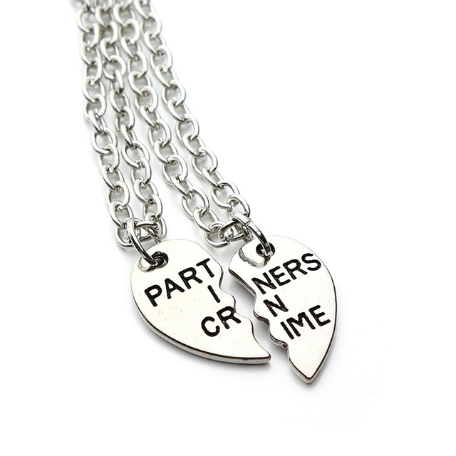 belediging een val 2 Piece Partners in Crime Heart Pendant Necklaces - Retailite